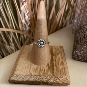 Flower “She loves me Not” Sterling Silver Daisy Ring Various Sizes